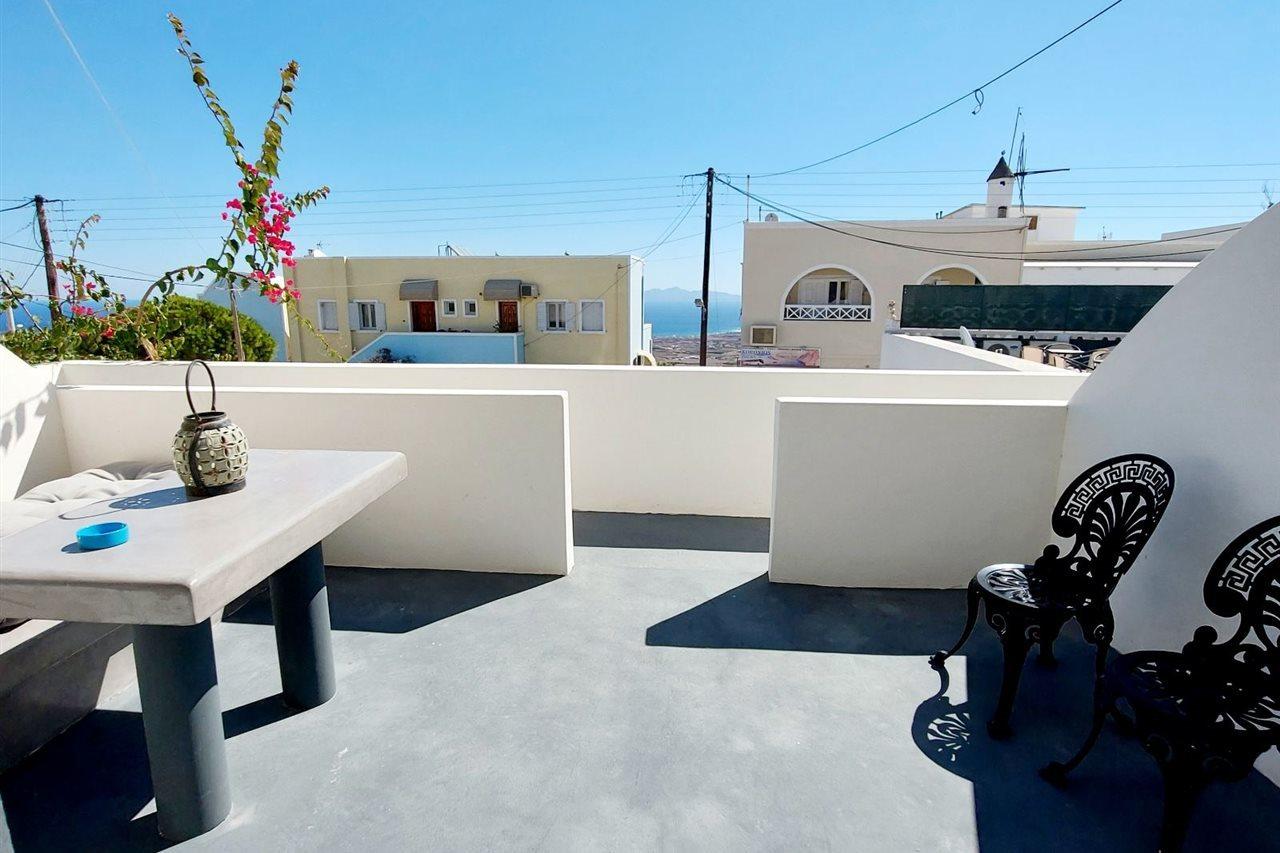 Ambience Suites Fira  Exterior photo