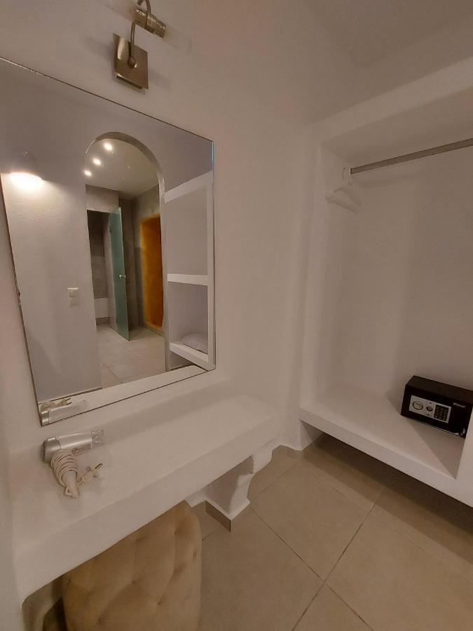 Ambience Suites Fira  Exterior photo