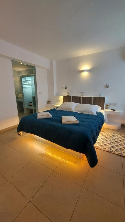 Ambience Suites Fira  Exterior photo