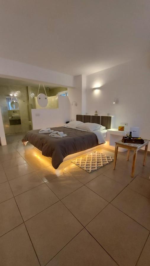 Ambience Suites Fira  Exterior photo